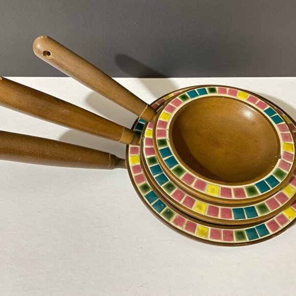 Vintage Wooden dishes with detachable handles Set Of 3, Wooden round plate - Picture 5 of 10